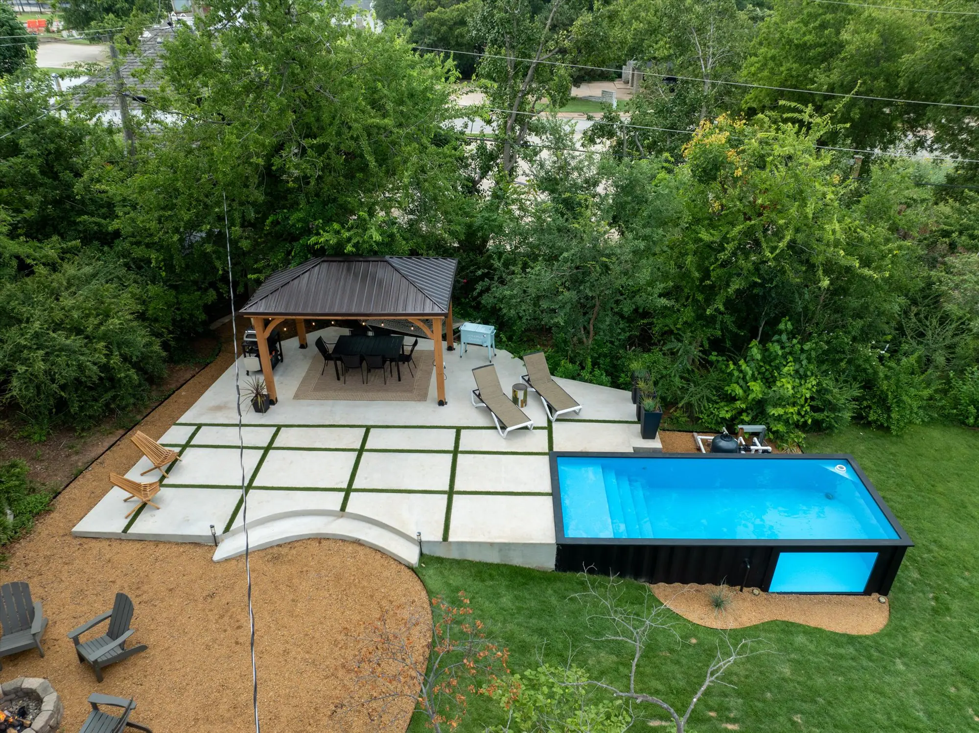 Container pool Oklahoma - lush landscaping