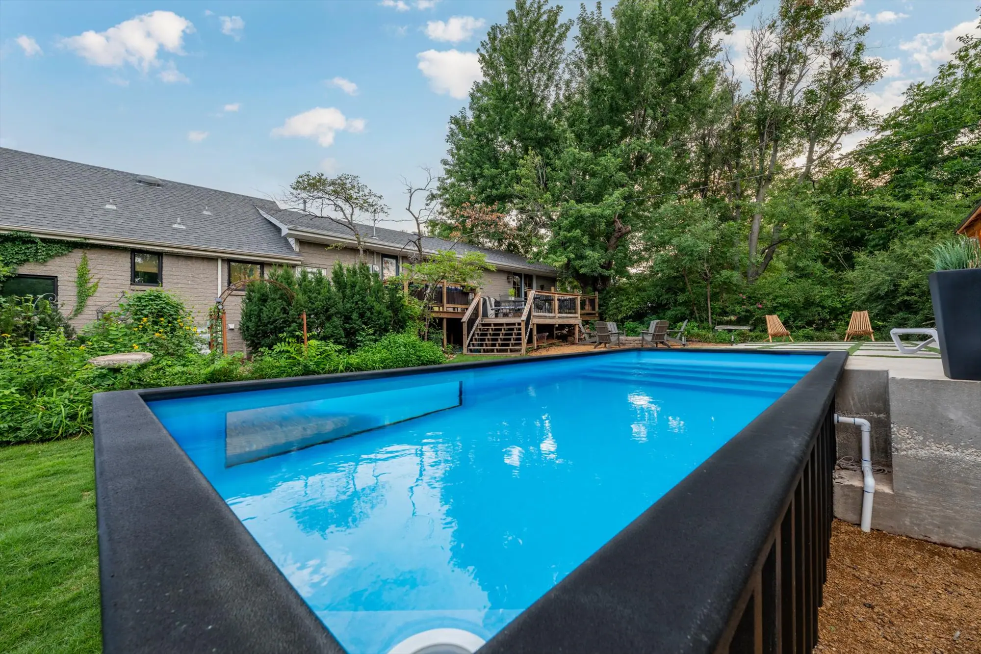 Container pool Oklahoma - pool deck area