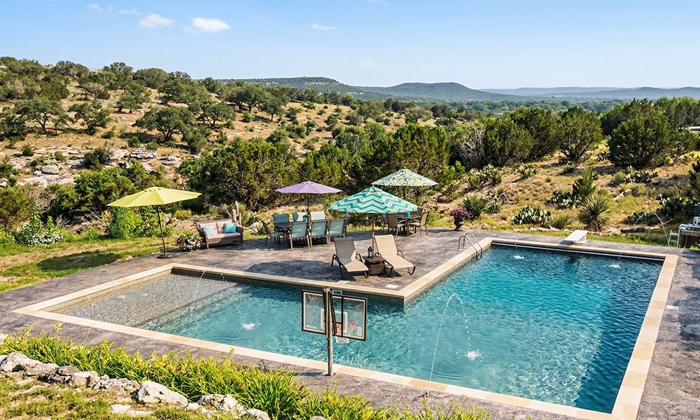 L-shape modular steel swimming pool in Texas Hill Country