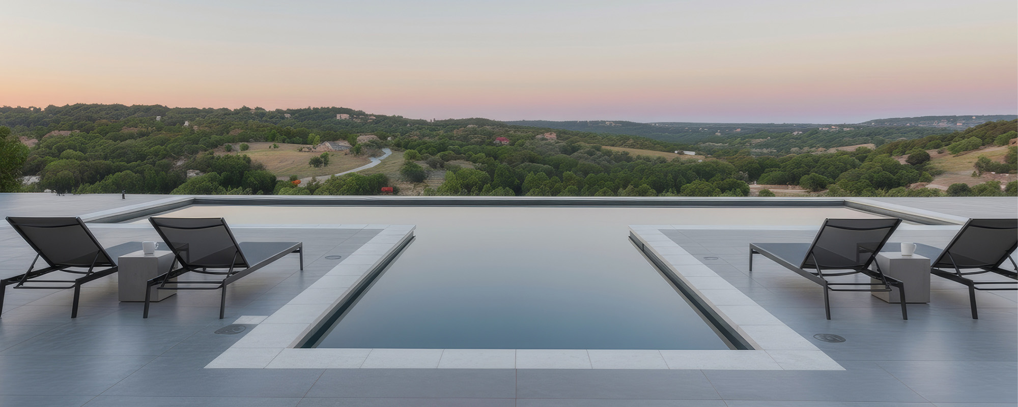 Inground T-shape lookout pool with panoramic view